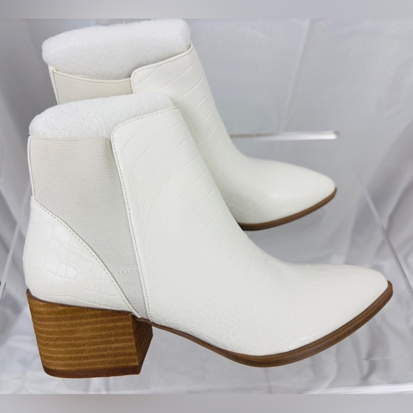 Chinese Laundry - Finn Cream Embossed Slip On Bootie Wood Block Heel US 6.5 NWOT - Picture 11 of 13